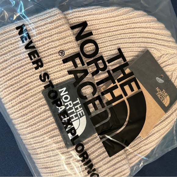 Tan The North Face Beanie New With Tags - Picture 2 of 3